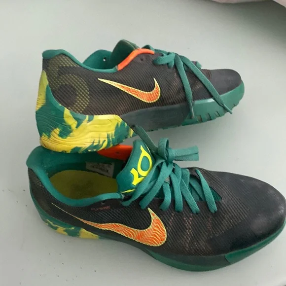 Mens Nike shoes - Picture 1 of 6